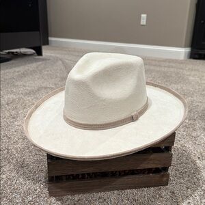 Two toned Cream Wide Brim Hat NWT